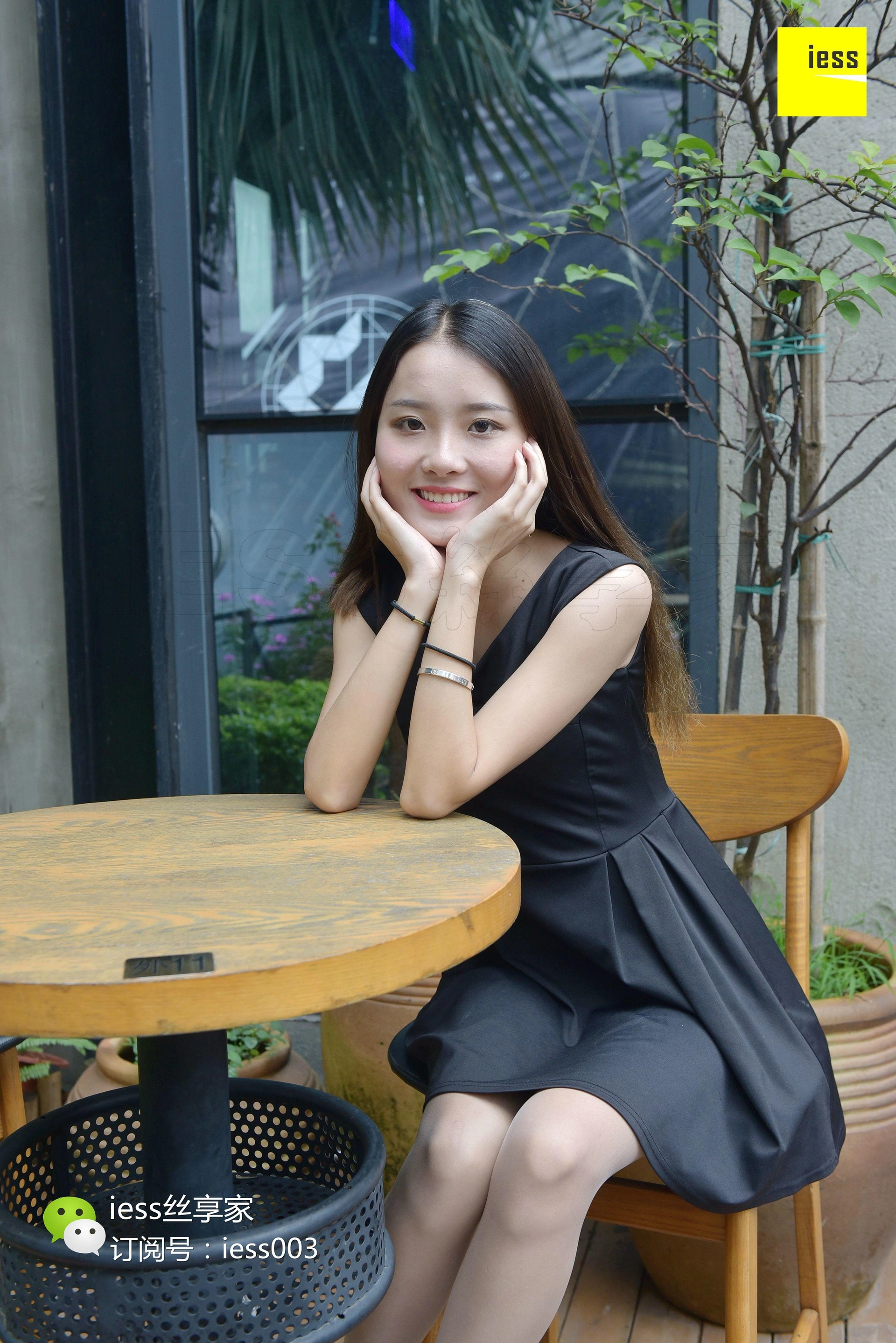 [IESS异思趣向] 2017.08.01 丝享家033:婉萍 《咬一口水晶玉足》 2